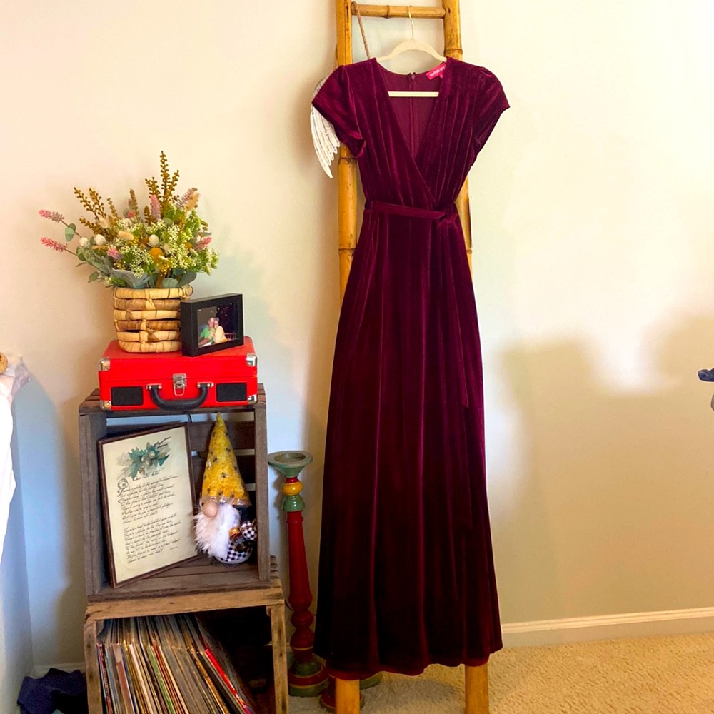 NWOT velvet maxi formal/bridesmaid dress in burgundy